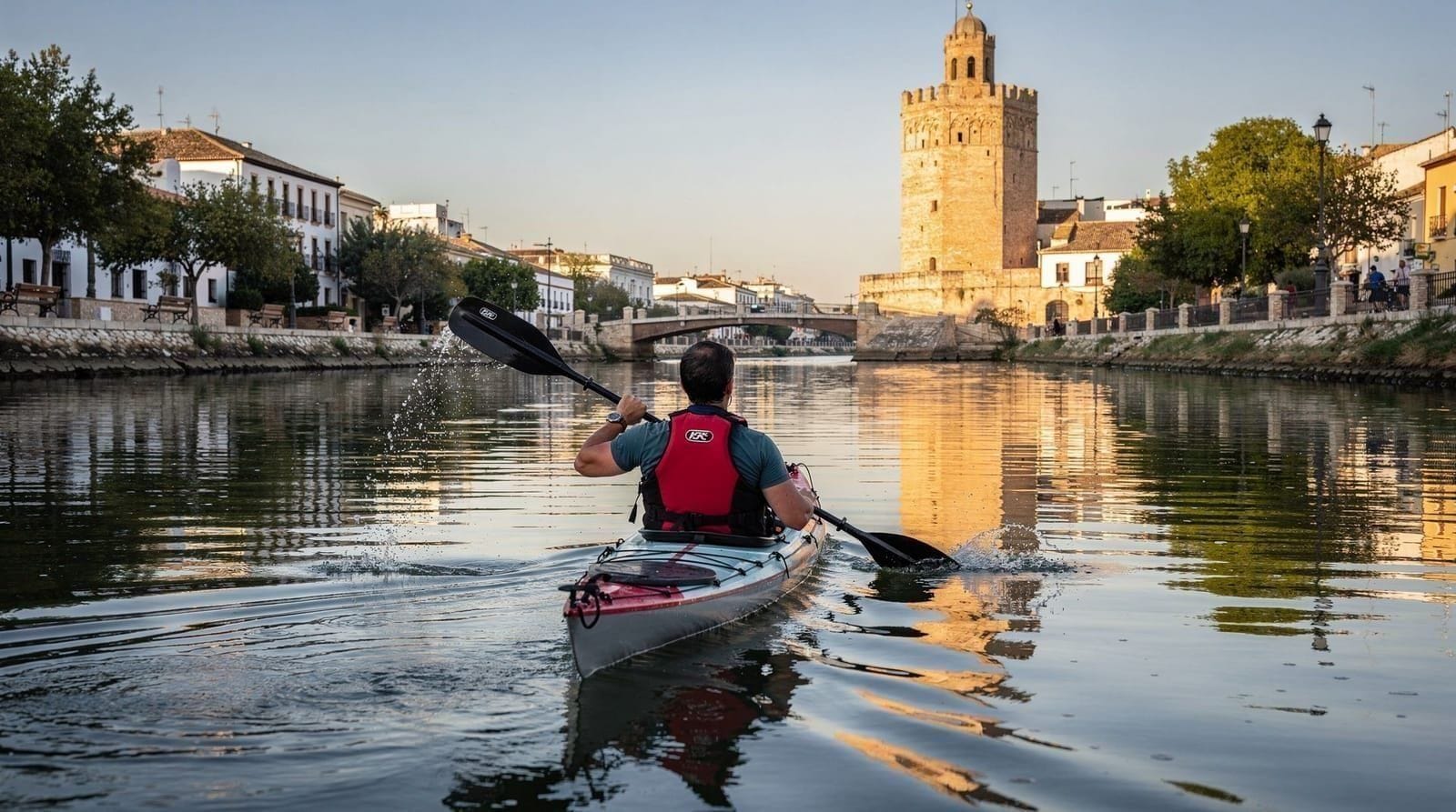 Kayak sur le Guadalquivir — ce à quoi s'attendre à Séville — J'ai pagayé sur le Guadalquivir en juillet. Voici la version honnête : condition