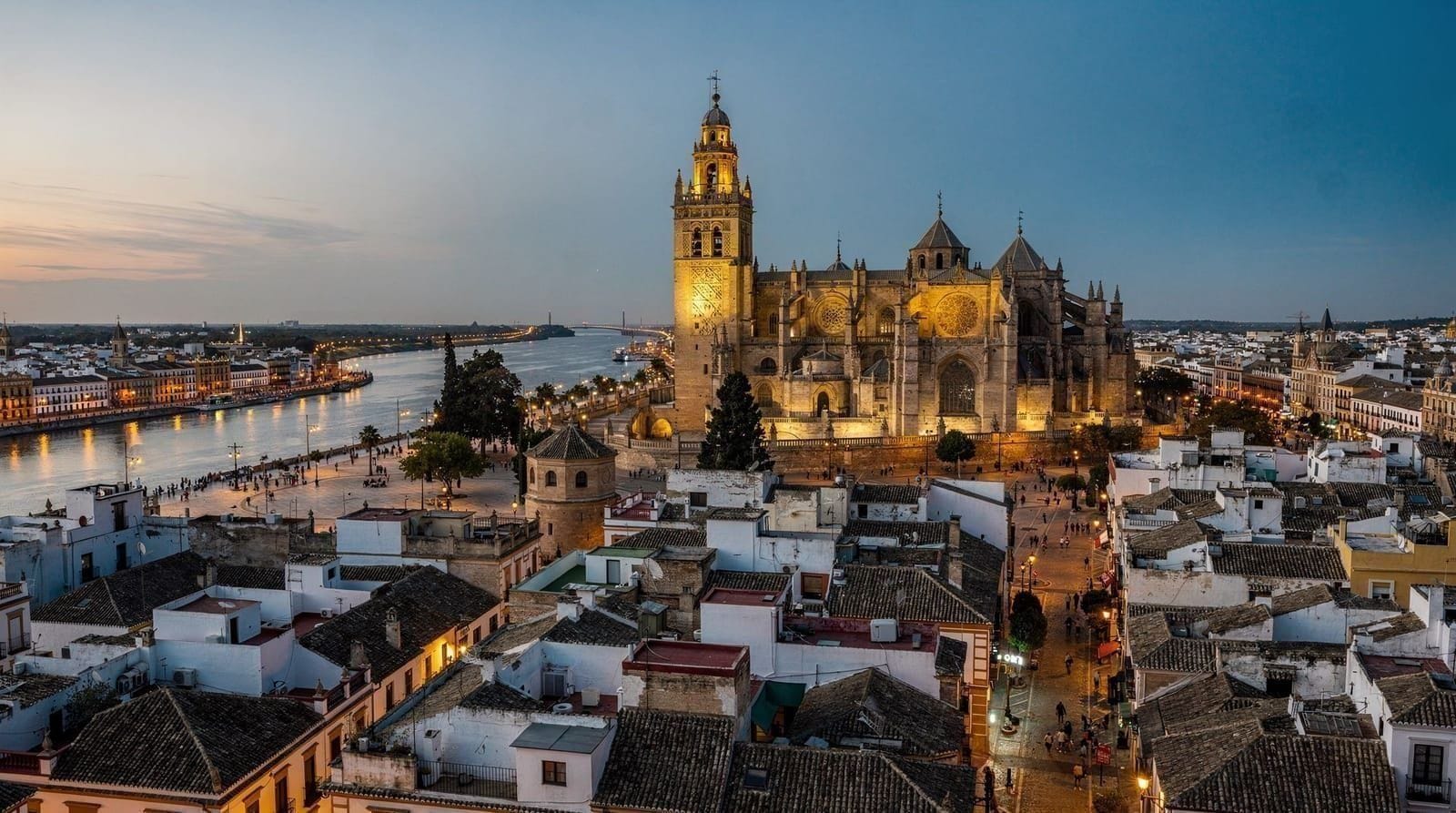 Los mejores barrios de Sevilla: comparativa de todas las zonas para visitantes — Compara los barrios de Sevilla: Santa Cruz, Triana, El Arenal, Alameda, Macarena