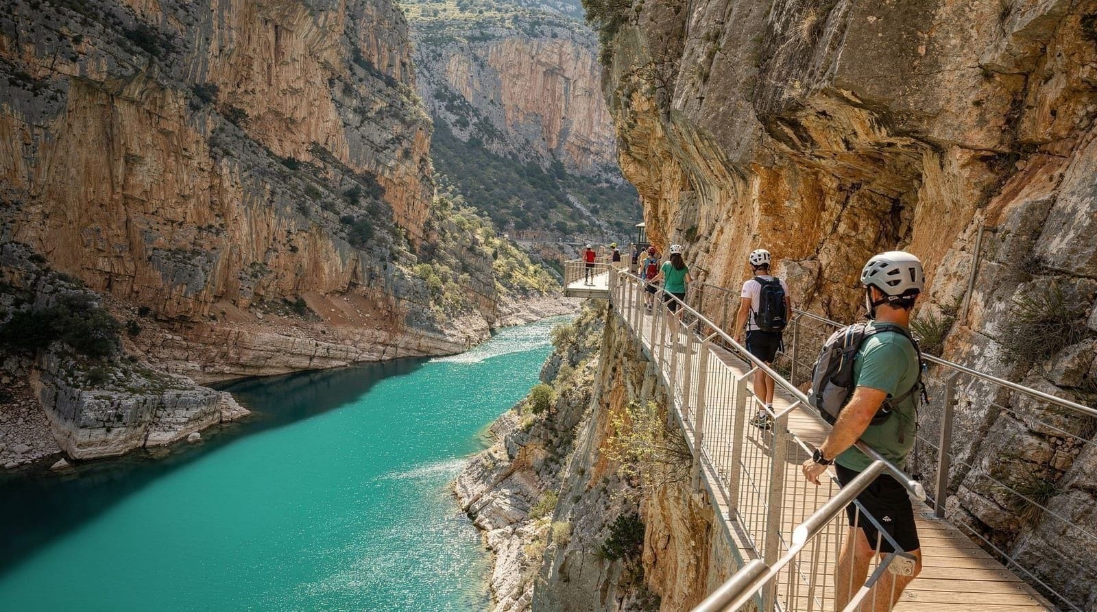 Caminito del Rey desde Sevilla: guía del sendero de los acantilados 2026 — Cómo visitar el Caminito del Rey desde Sevilla: tours guiados, reserva de entrad
