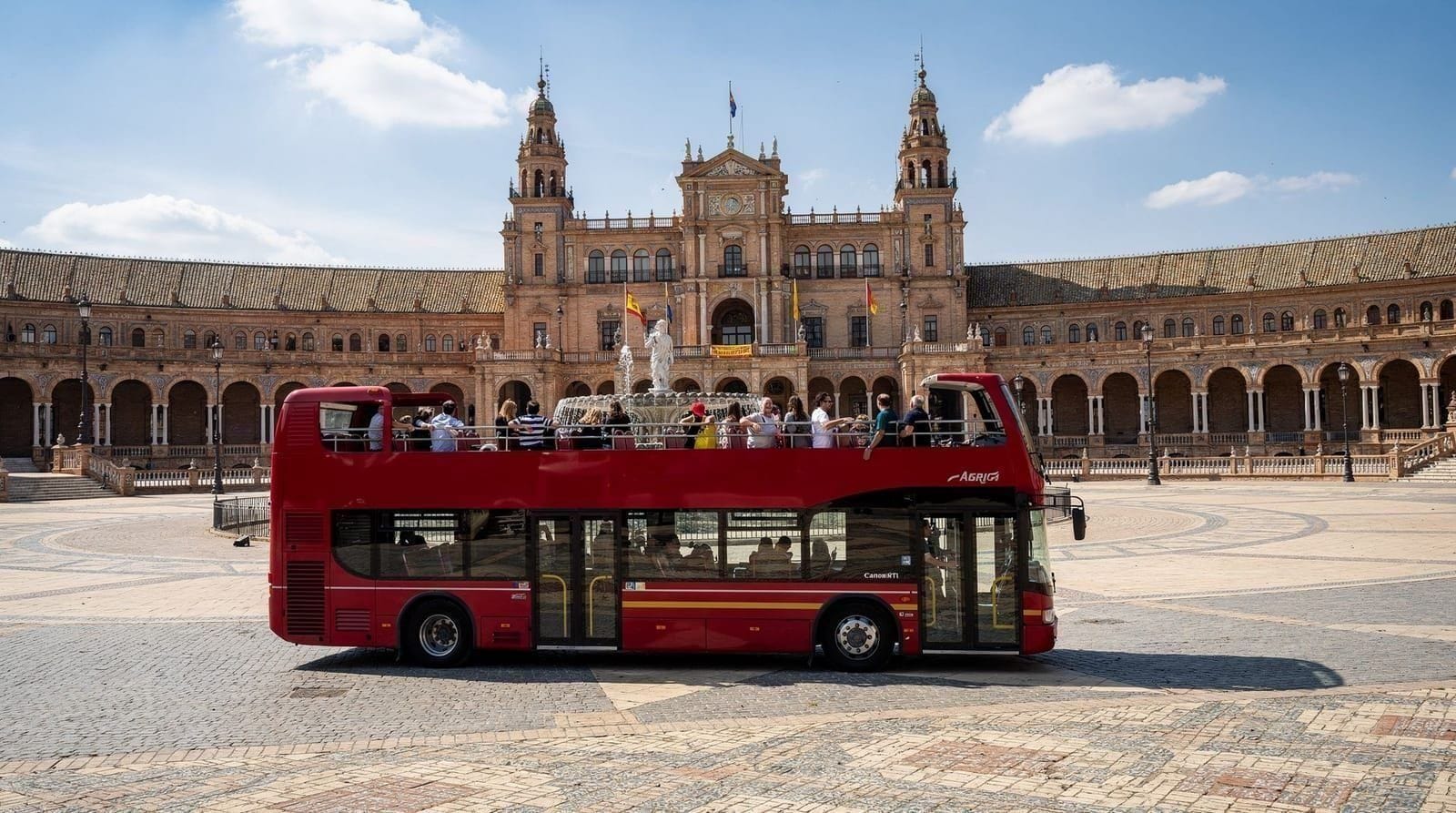 Bus turístico hop-on hop-off en Sevilla: ¿merece la pena? Valoración honesta — Valoración honesta del bus turístico en Sevilla: rutas, precios, qué se pierde y