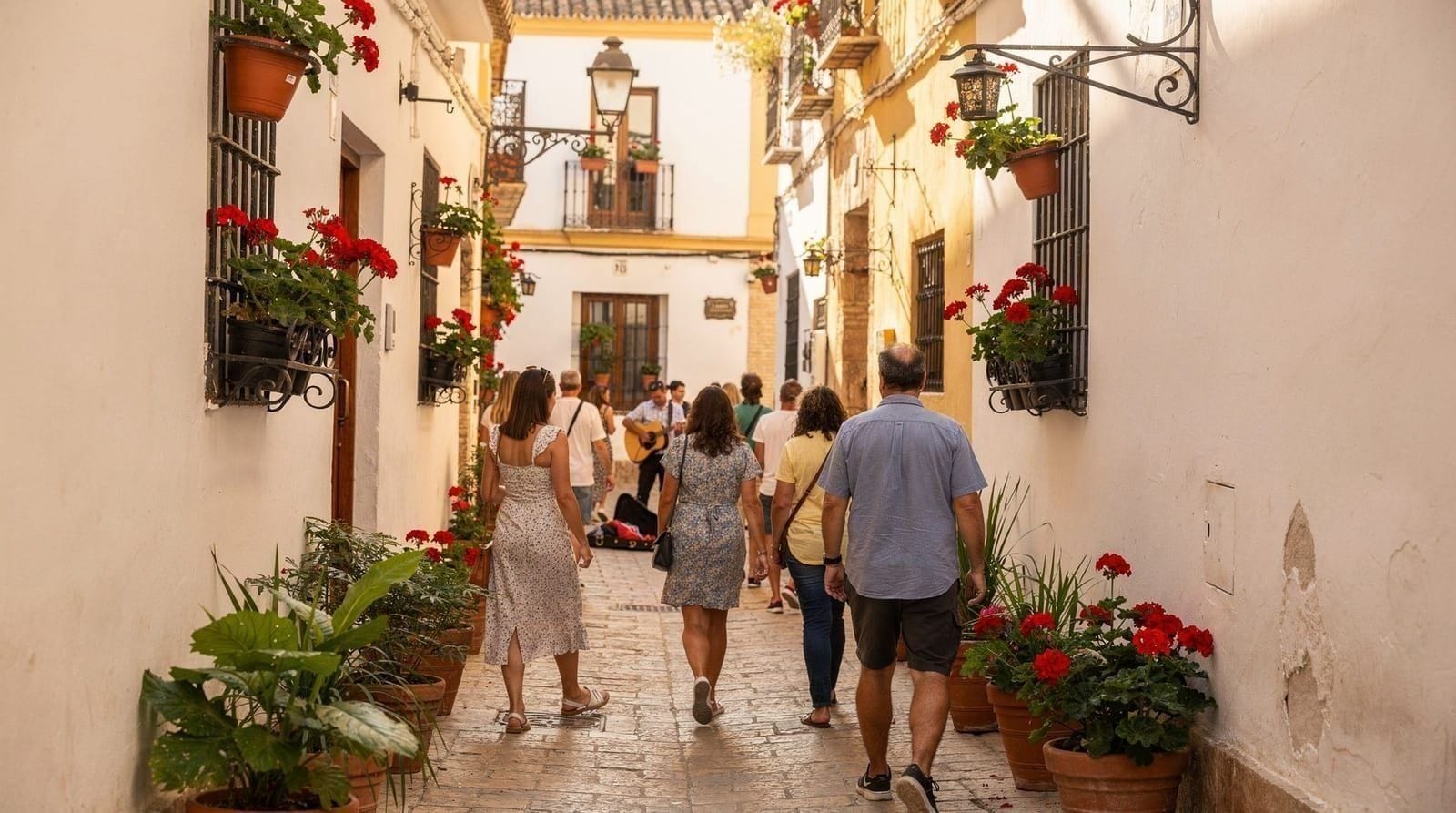 ¿Es segura Sevilla? Guía de seguridad honesta para visitantes — Sevilla es generalmente segura para los turistas. Valoración real de los riesgos