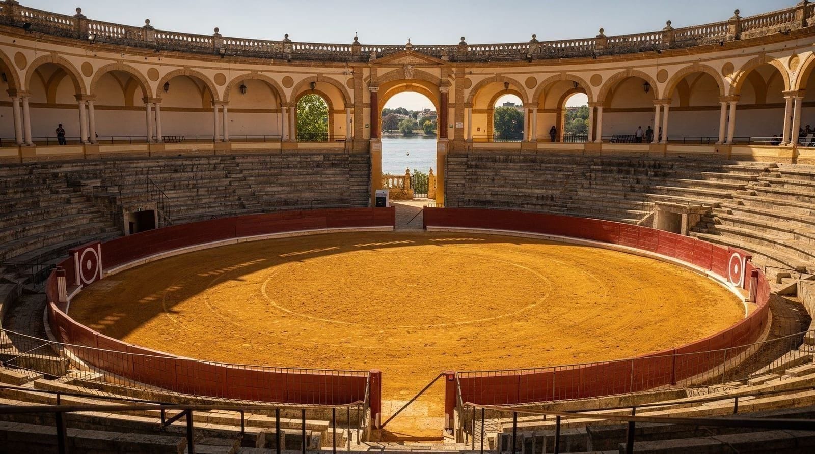 Plaza de Toros de la Maestranza: guía para visitar la plaza de toros de Sevilla — Cómo visitar la Maestranza de Sevilla: contenido de la visita guiada, reservas s