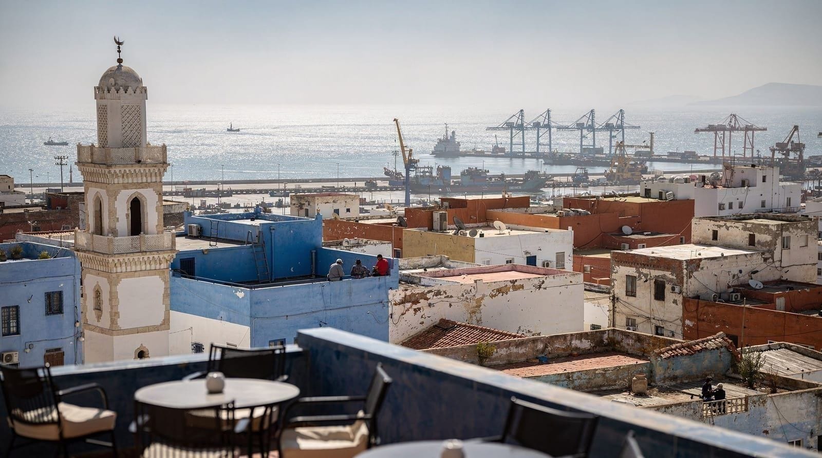 Excursión a Tánger desde Sevilla: Marruecos al otro lado del Estrecho — Cómo visitar Tánger desde Sevilla: el ferry desde Tarifa, la medina, la Kasbah, 