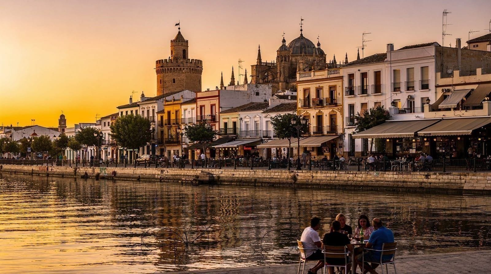 Guía del barrio de Triana: el barrio más auténtico de Sevilla al otro lado del río — Triana, el barrio más auténtico de Sevilla: cerámica, flamenco, los mejores bare