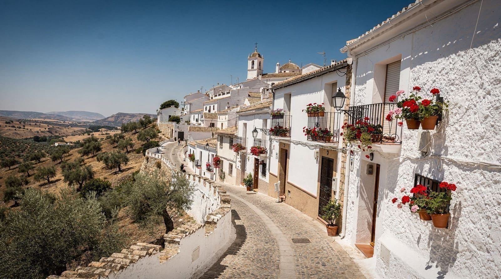 Excursión a los pueblos blancos desde Sevilla: guía completa de los pueblos blancos — Cómo visitar los pueblos blancos de Andalucía desde Sevilla: Setenil, Zahara, Ar