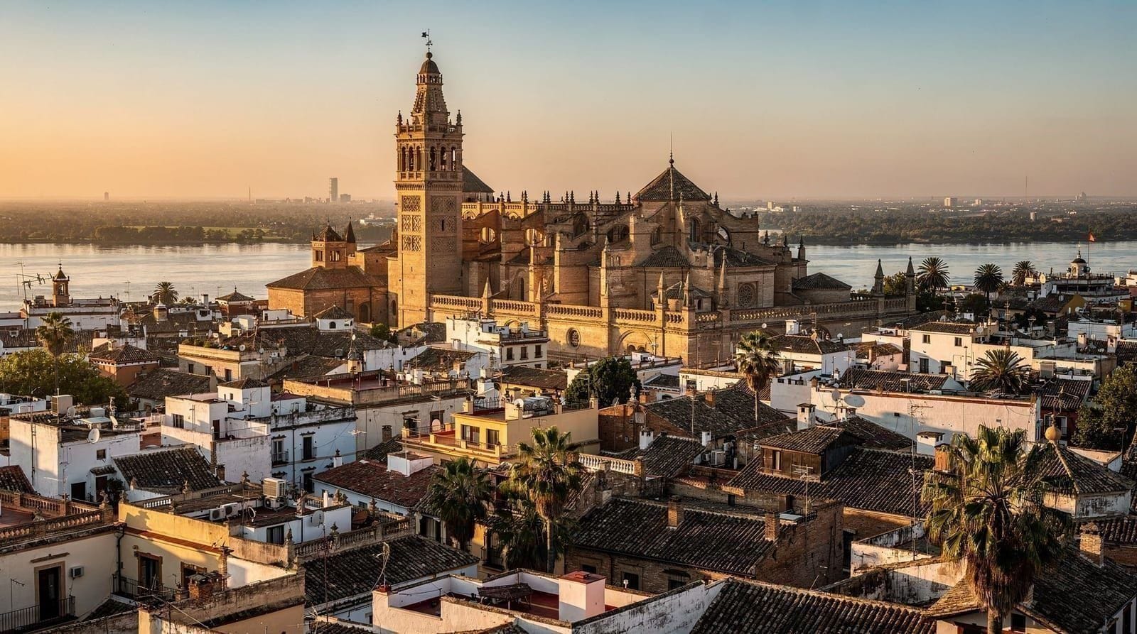 2 días en Sevilla: itinerario completo — Dos días en Sevilla bien aprovechados: Alcázar, Catedral, mercado de Triana, cru