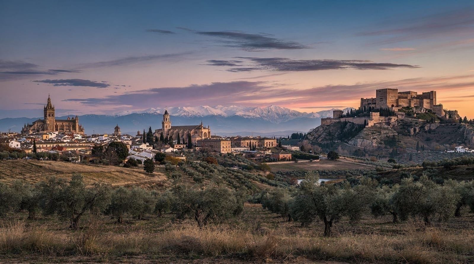 Sevilla, Córdoba y Granada: itinerario de 5 días por Andalucía — El triángulo clásico de Andalucía: 5 días cubriendo Sevilla, Córdoba y Granada c