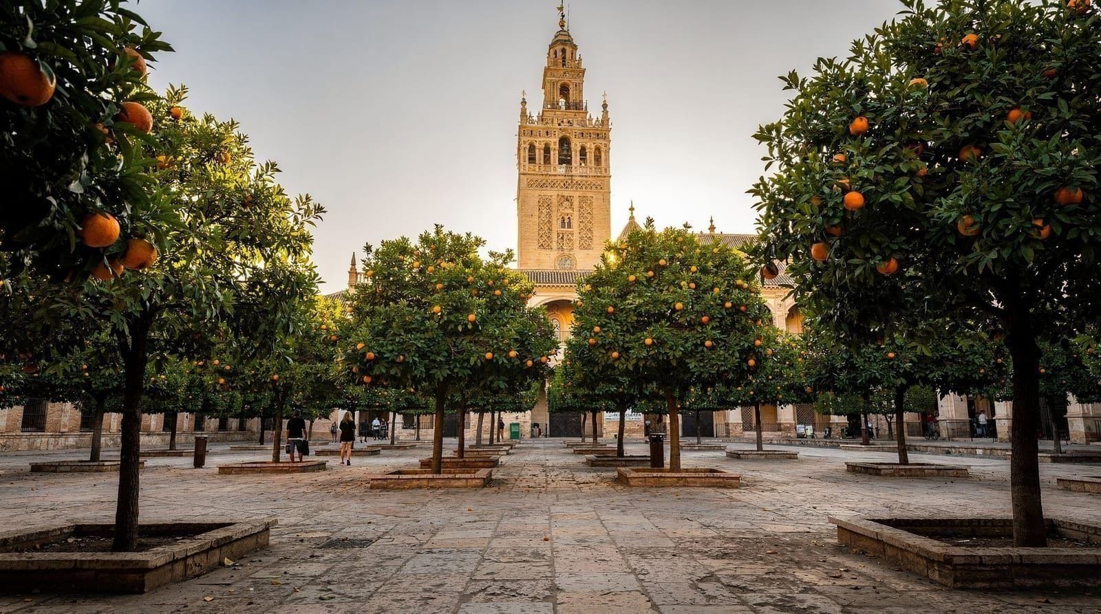 Sevilla para primerizos: itinerario esencial de 3 días — ¿Primera vez en Sevilla? Este itinerario de 3 días explica qué saltarte, qué res