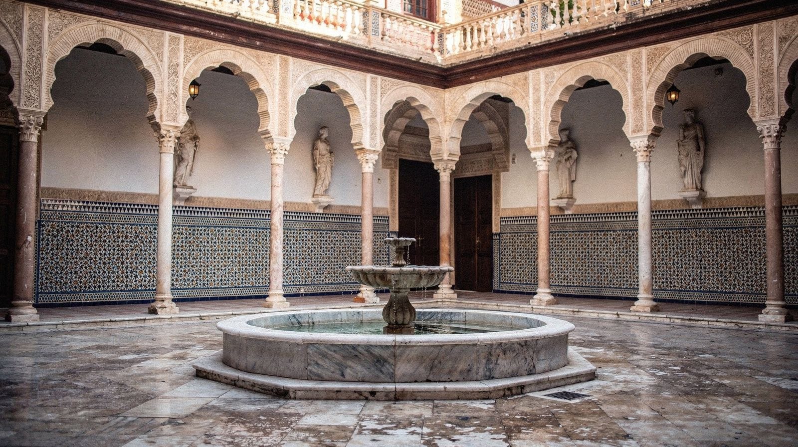 Seville: Guided tour of the Casa de Pilatos with admission